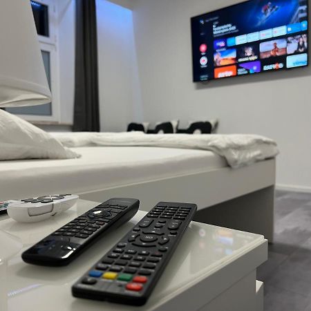 Freshly Renovated City Apartments Essen Kitchen Wifi Near Duesseldorf Airport Exterior photo