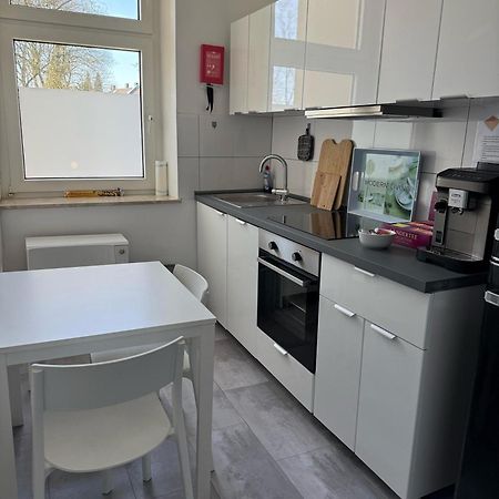Freshly Renovated City Apartments Essen Kitchen Wifi Near Duesseldorf Airport Exterior photo